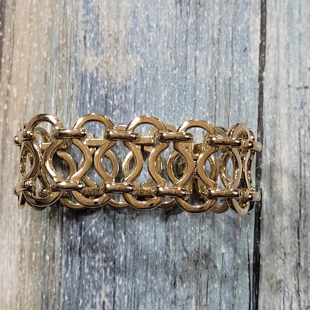 Elegant Gold Bracelet for Women - Picture 9 of 9